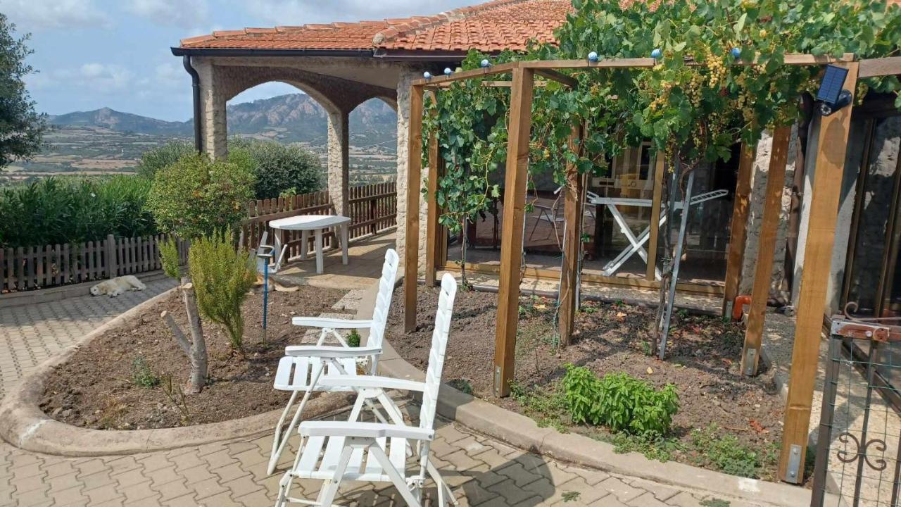 הוילה Perfugas La Casa Nella Natura מראה חיצוני תמונה
